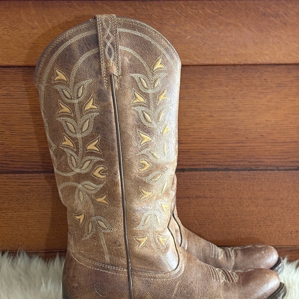 Ariat ‘Circuit Rosewood’ Light Brown Western Cowboy Boots with Floral Embroidery - Picture 3 of 8